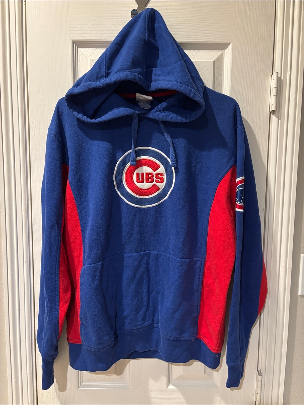 Majestic Chicago Cubs Pullover Hoodie with two patches on sleeves- M/L